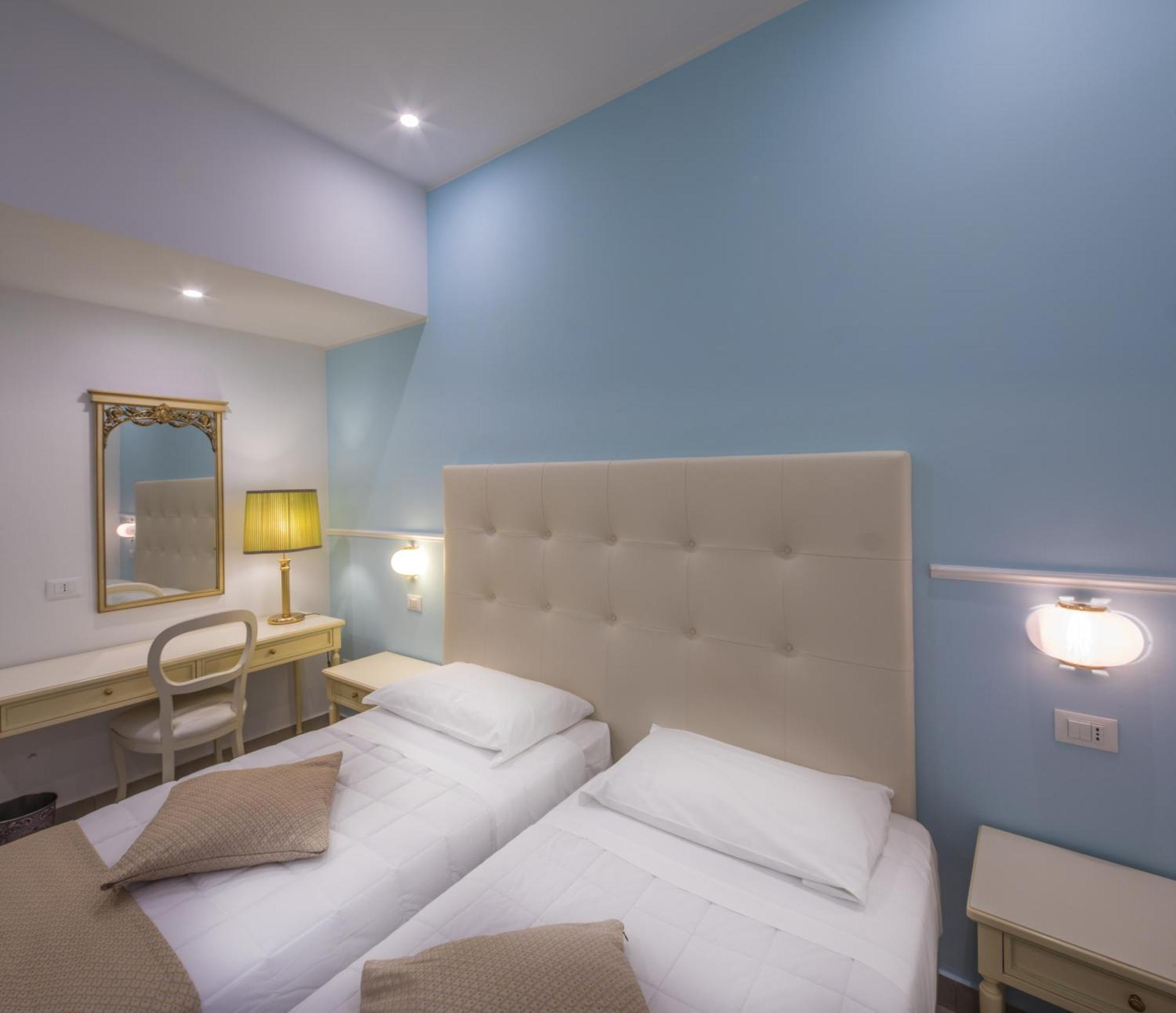 Hotel Ristorante Continental ออซิโอ ซอตโต ภายนอก รูปภาพ